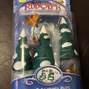 RARE Memory Lane Rudolph the Red Nose Reindeer “Winter Woodlands” Accessory Kit